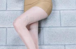 Beautyleg - Amy校园写真：草地与第一眼的怦然