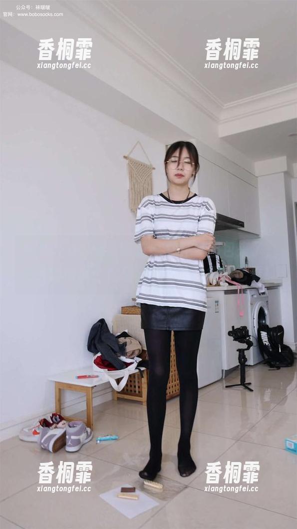 BoBoSocks袜啵啵 - 女仆装图包来了，稚予悄悄说：这里面藏着啥，得自己看！