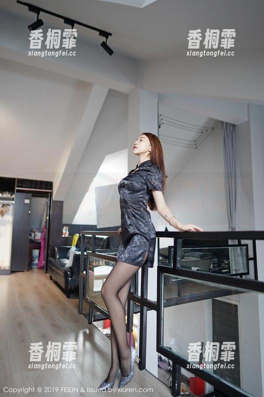 Feilin嗲囡囡-奶茶Emily Feilin嗲囡囡 - 哔——奶茶Emily发布黑白套图了,精选总是让我心有不爽