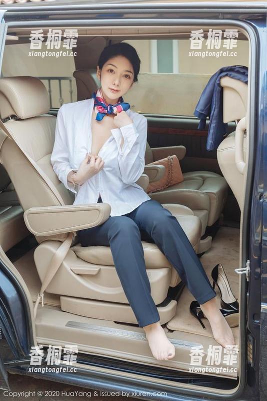 HuaYang花漾 - 许诺Sabrina最新套图：我以为女友身材很好，结果发现是我的眼镜有问题