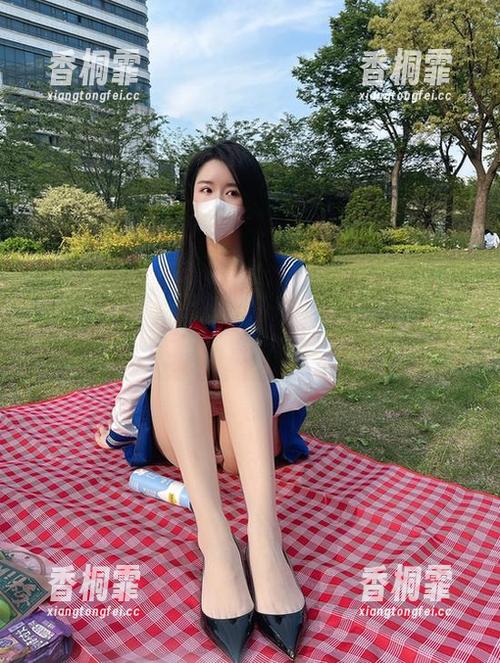 微密圈 - 不止于灰丝：July芝岚在户外激活图库新玩法