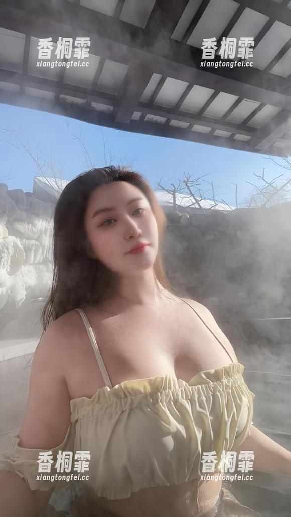 MIYA 微密圈 - MIYA的泳池比基尼作品集,看完再去游泳会不会有点不太自然?