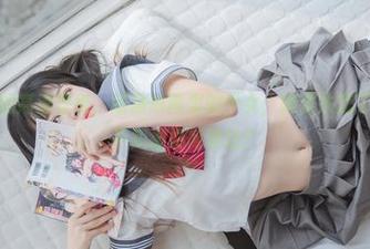 略显忧伤的高清壁纸，喵糖映画里的少女：她是失恋了还是只是不知道如何表达？