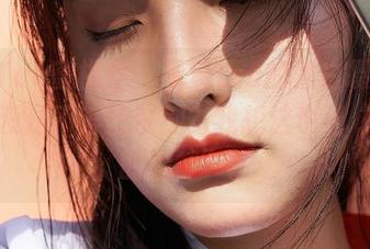 MiiTao蜜桃社 - 看着Lra的黑白摄影，真的没法不浮想联翩？我想这也叫“影像的挑衅”。