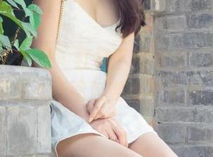 UGirls尤果网 - 红裙下的秘密，看看于梓馨怎么让图包变得不无聊。