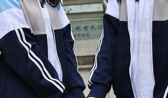 Xiuren秀人网 - 想当年我也试过穿运动服，跟Carol周妍希的制服照比起来，我的确只是个‘小作’。