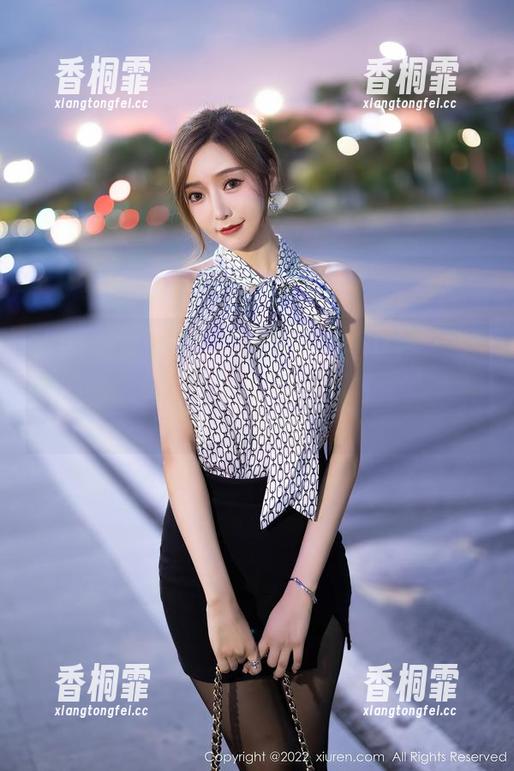 Xiuren秀人网 - LindaLinda水手服图集－这身行头是真让人好奇，她会不会在海边摇曳？