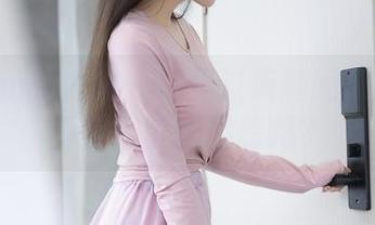 Xiuren秀人网 - 你见过唐翩翩的全套写真在浴缸里晃悠吗？