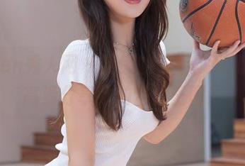 Xiuren秀人网 - 慵懒的午后，娜娜子yy高清分享她的浴缸王国！