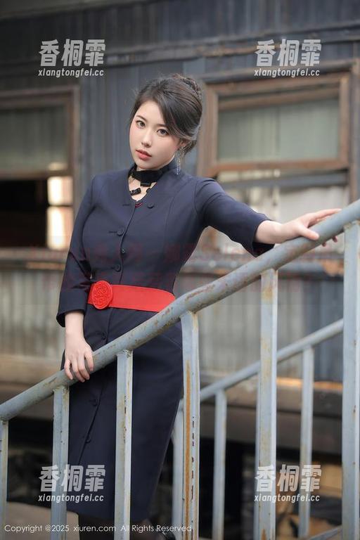 Xiuren秀人网-娜露Selena Xiuren秀人网 - 娜露Selena,定制吊带的写真背后藏着哪些未语的风情?