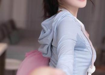 Xiuren秀人网 - 不只是秘书，这个网盘满载着王馨瑶yanni的写真实录