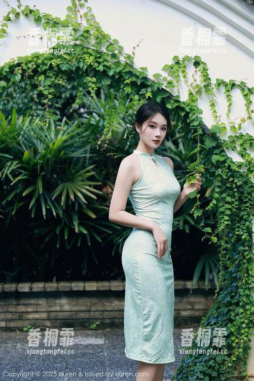 Xiuren秀人网 - “这不是普通的连衣裙：玛鲁娜Manuela的写真更新让我目不暇接！”-期待中不断刷新页面。