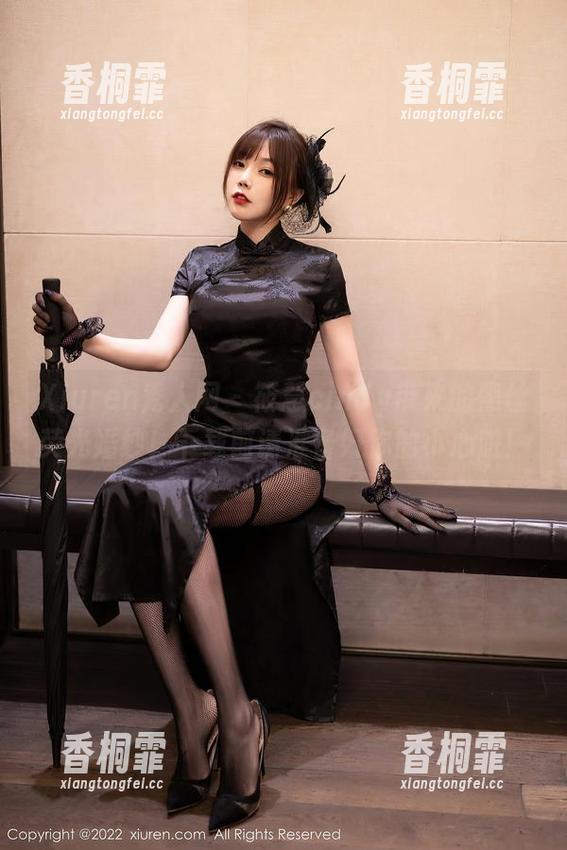 Xiuren秀人网-筱慧cindy Xiuren秀人网 - 筱慧cindy带来的黑丝荧光婚纱!下载前请准备好你的小心脏!