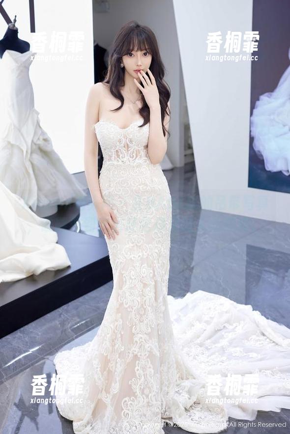 Xiuren秀人网 - 金BABY吖的吊带写真，谁能做到这么轻松却又让人心痒痒。