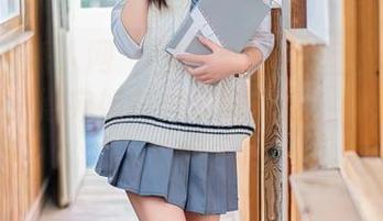 Xiuren秀人网 - 图库里的陆萱萱cecillia，油亮得宛如某种致命诱惑，你敢点进去吗？