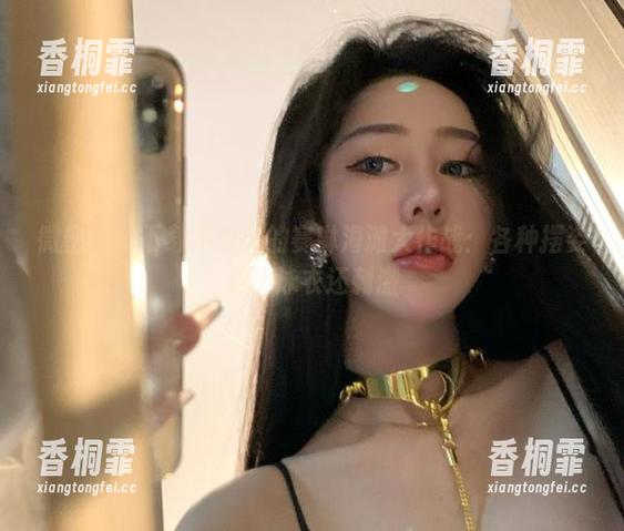 微密圈 - 下载不爱笑的赛琳海滩大作战：各种摆姿势比泳衣还刺激