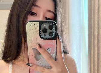 微密圈 - 打开不爱笑的赛琳的双人写真，竟然发现了友情和竞争！