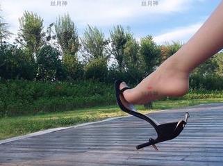 微密圈 - 那个短裙，丝月神在频繁亮相啊，图包快要撑不下了！