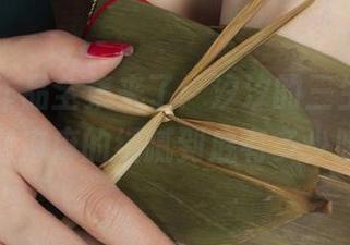 丽柜 - 作品全集来了：汐汐的三生三丝，这密密麻麻的细腻到底有多少暗示？