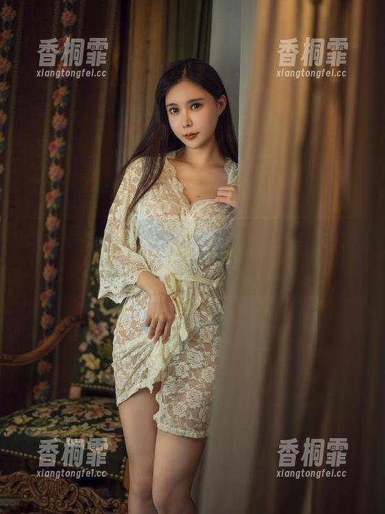 蓝毛衣黑丝下的亚马逊鲶鱼，原图别有洞天，壁纸界的传奇！