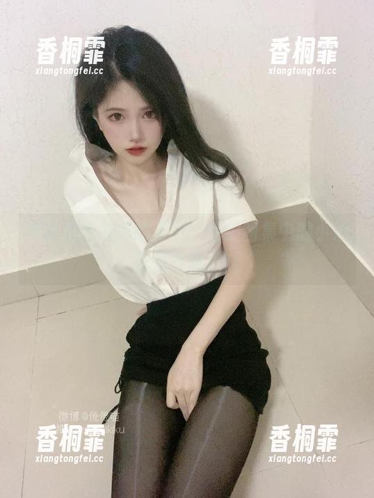 温柔是倦倦喵的天赋，私拍图集中的小心思很有意思啊
