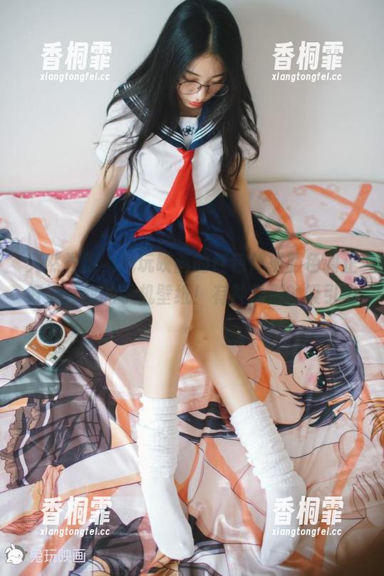 突然觉得，兔玩映画的红色体操服色调正好适合我的手机壁纸！有种无形的吸引力。