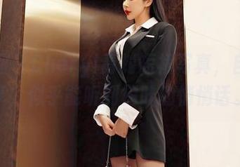 嗲囡囡 - Cheryl青树短裙写真，自由分享，似乎能听到树叶的悄悄话。