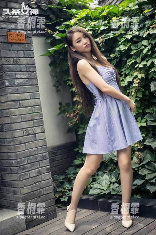 头条女神 - 白衬衫与鱼宝宝：图库里的一场意外分享