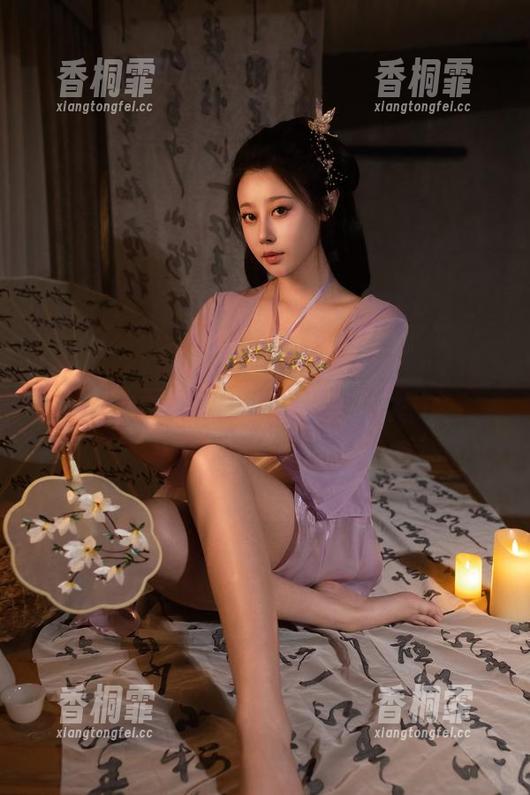 原图直击，奈汐酱Nice的死库水和那股气氛，莫名有种画面感上的吸引。