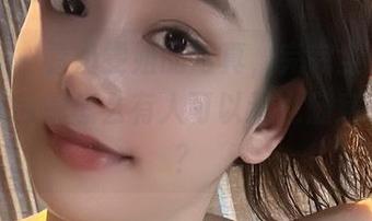 微密圈 - 看奶雯姐的写真，完完全全就是姐姐本色，怎么有人可以这么随意又迷人？