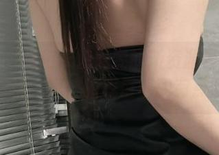 微密圈 - 红色天使奶雯的新资源是什么？说实话，诱惑的程度让我有点懵！