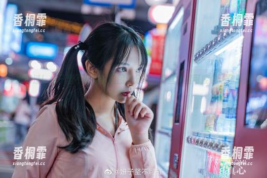 别错过！妍子坚不可摧学姐图包分享，有些角度可能会让你重温学生时代的羞涩。