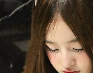 微密圈 - 小优优子校园写真集：不止于书声琅琅，还有一丝丝的叛逆和浪漫气息。