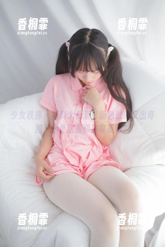少女秩序 - 写真大更新，粉色肚兜又出奇招，小鱼这是要拼审美吧？