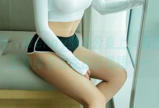 尤果网 - Wendy的办公桌上，有张美图正静静地旁观我打瞌睡……