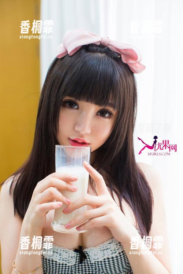 尤果网 - 李焱的红裙写真，图包里藏了哪些不为人知的细节呢？