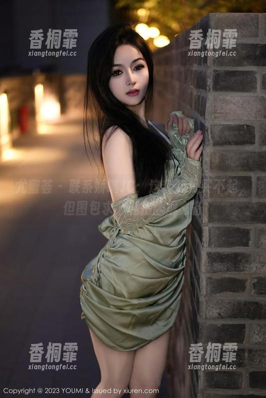 尤蜜荟-娇喘JC 尤蜜荟 - 联系娇喘JC:这套装我买不起,但图包求个私拍舔屏必备