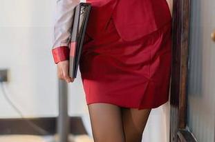 尤蜜荟 - 娜露selena运动写真：想象一下她的打算，结果却变成图集中这幅画面。
