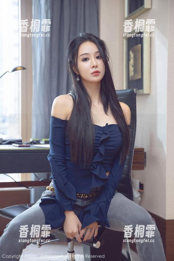 尤蜜荟 - 玩转美脚，白露小猪的套图让所有情绪瞬间释放！