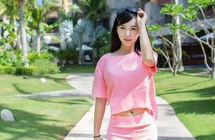 推女郎 - 短裤不过如此，冯雨芝私拍合集却意外掀起风潮，身姿若隐若现。