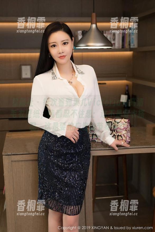 星颜社-果儿Victoria 星颜社 - 每次看到果儿Victoria的高清毛衣壁纸,我都忍不住想:这不是穿衣搭配,这是要拍广告的节奏啊!