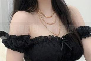 是依酱呀短裙图包，那个角度……绝了。