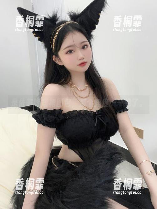 是依酱呀短裙图包，那个角度……绝了。