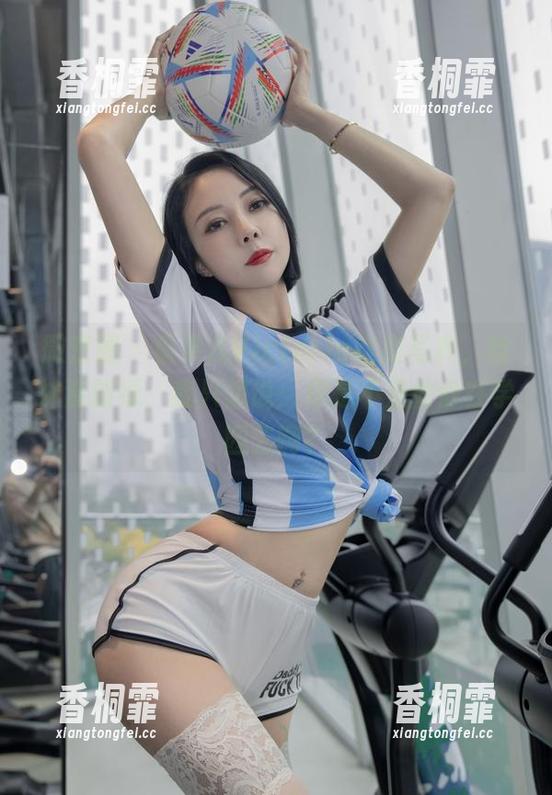 果儿Victoria 微密圈 - 看果儿Victoria这组写真,丝袜清新绿,我只想说:你是不是偷偷在学园艺啊?