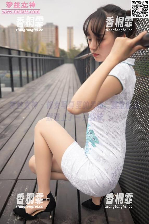 梦丝女神 - 修女写真里的灵唯，教堂的沉默碰上了一点韵味