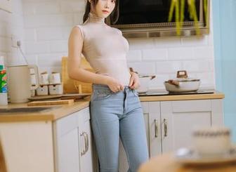 假如比基尼能唱歌，汪知子的粉色比基尼，会不会给你一首小歌？原图和照片分享！