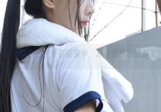 跃入浅安安的火华家，全集都在竞争，泳姿转瞬即逝却又热血沸腾。