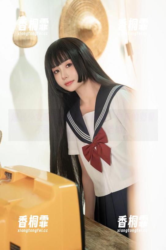 爆机少女喵小吉的私拍图集：快乐的野餐不需要什么计划，哈哈哈！
