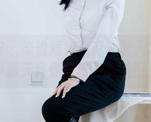物恋传媒 - 谁说短裙只有在夏天才好看？小晴天教你如何下载美图。