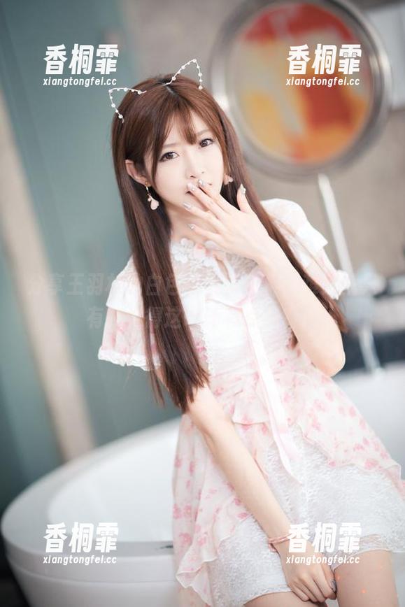 分享王羽杉的白色吊带写真集，难道就只有我觉得这设计有点水？！
